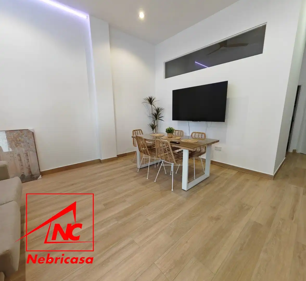 Geschaftsraum zum Verkauf in Rota mit Klimaanlage und Möbliert