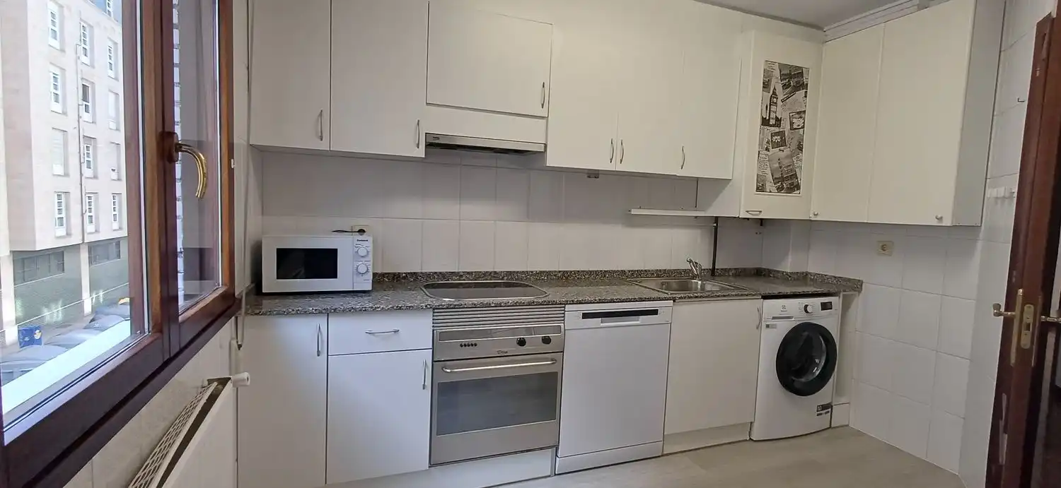 Cocina de Piso de alquiler en Gijón  con Calefacción, Trastero y Piscina