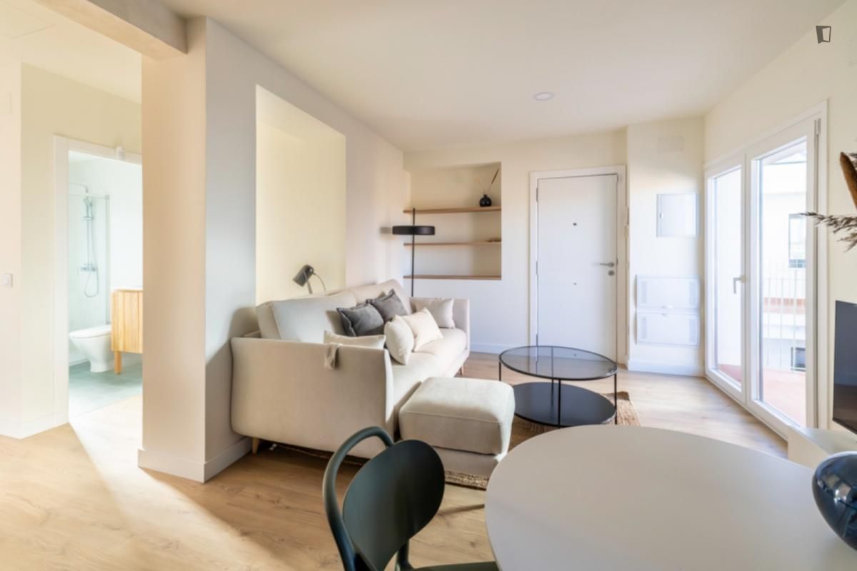 Sala d'estar de Estudi de lloguer en  Madrid Capital amb Aire condicionat, Moblat i Forn