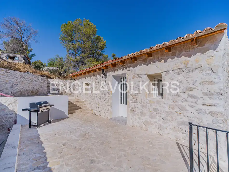 Vista exterior de Casa o xalet en venda en El Campello amb Aire condicionat, Calefacció i Jardí privat