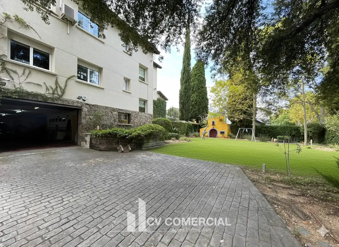 Vista exterior de Casa o xalet en venda en Sant Cugat del Vallès amb Aire condicionat, Calefacció i Jardí privat