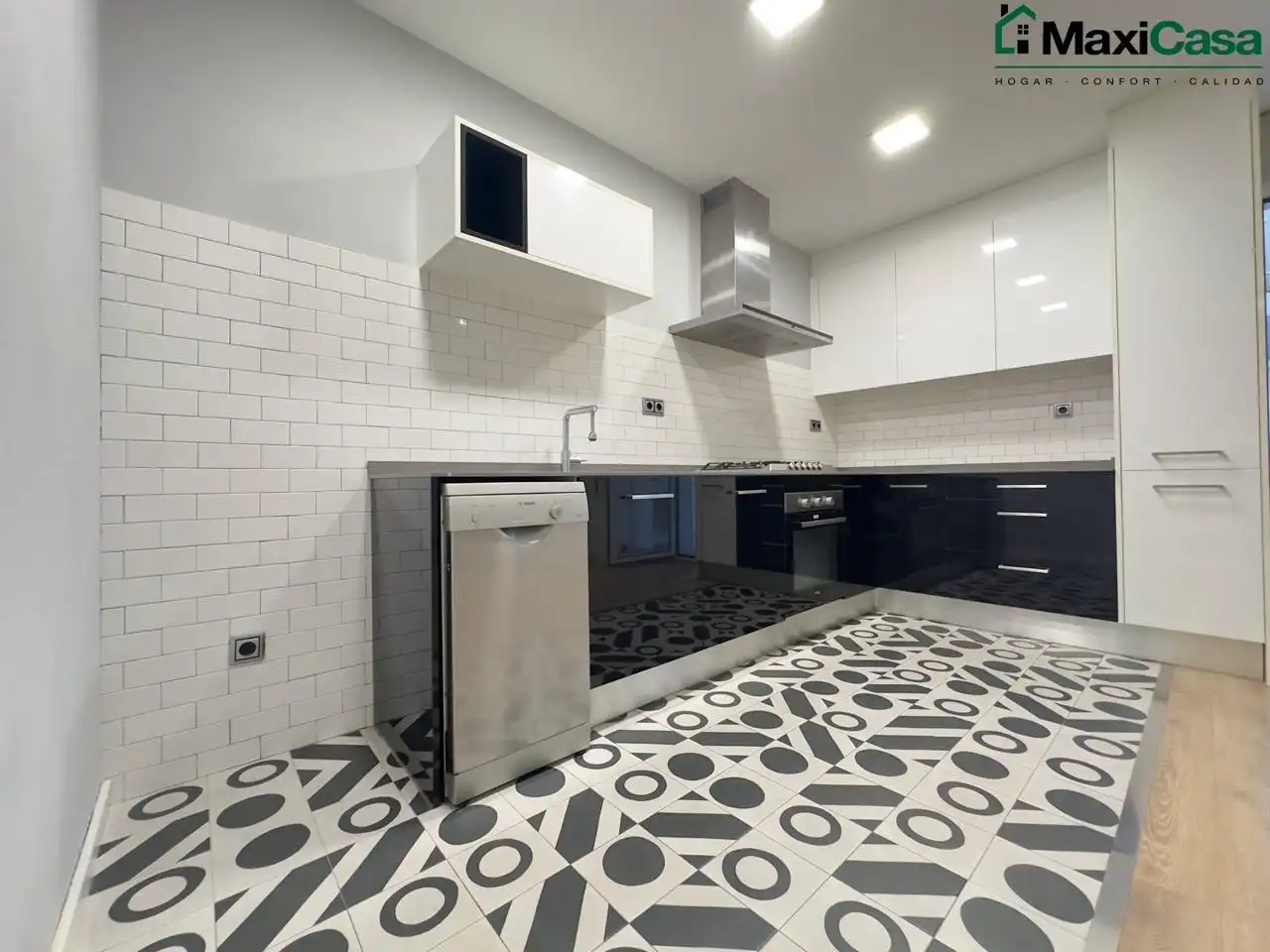 Appartamento con balcone in vendita a calle de la Duquessa d'Orleans, imagen 5