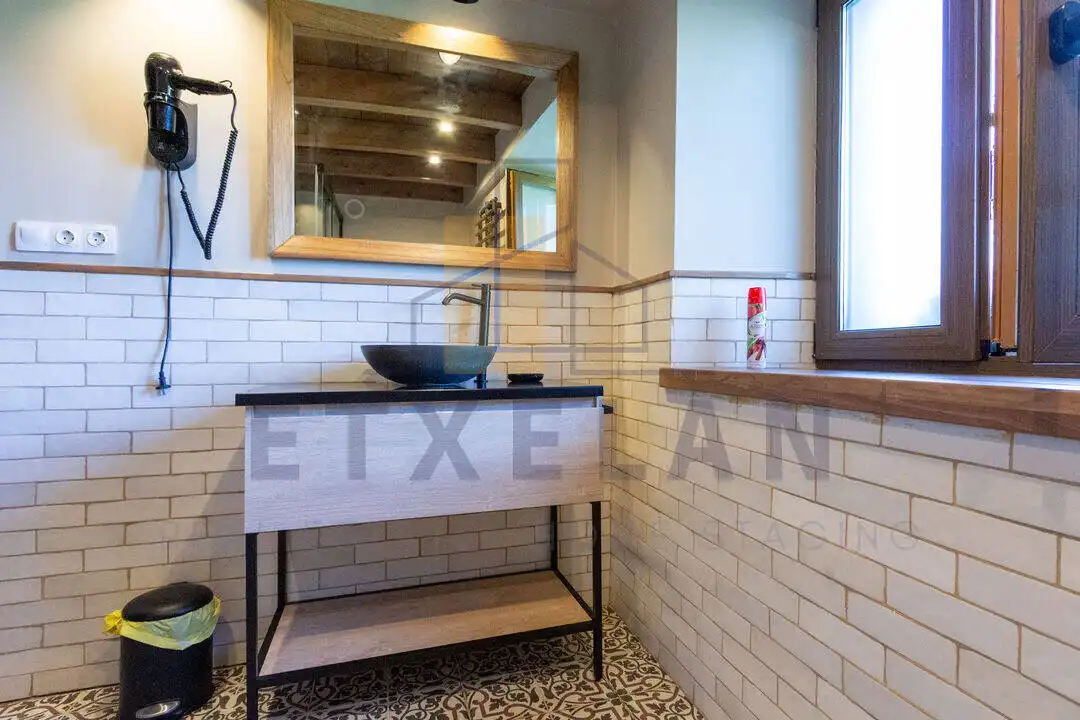 Baño de Finca rústica en venta en Ispaster con Calefacción, Jardín privado y Terraza