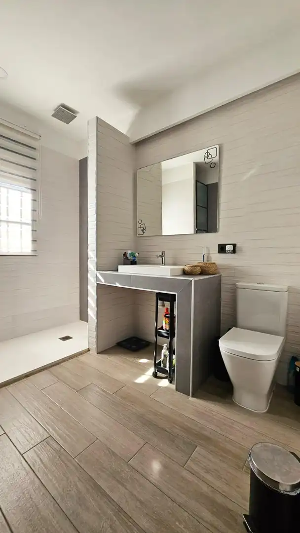 Baño de Casa o chalet en venta en La Rinconada con Aire acondicionado