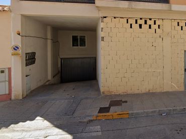Single parking space with lift to rent in Archena