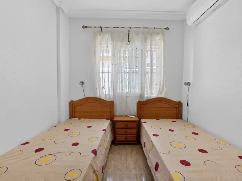 Dormitori de Casa adosada en venda en Torrevieja amb Aire condicionat, Moblat i Forn