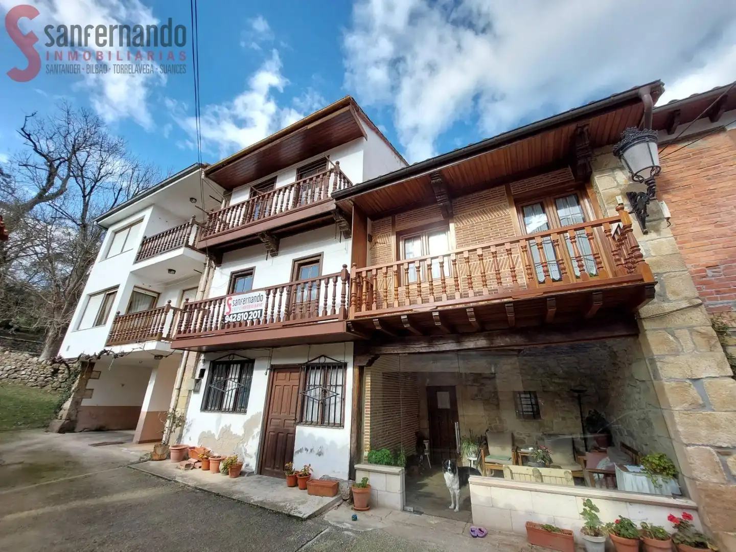 Vista exterior de Casa o xalet en venda en Corvera de Toranzo amb Balcó
