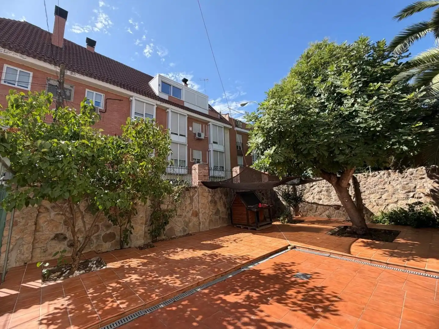 Vista exterior de Casa o xalet en venda en Madrid amb Aire condicionat, Calefacció i Jardí privat