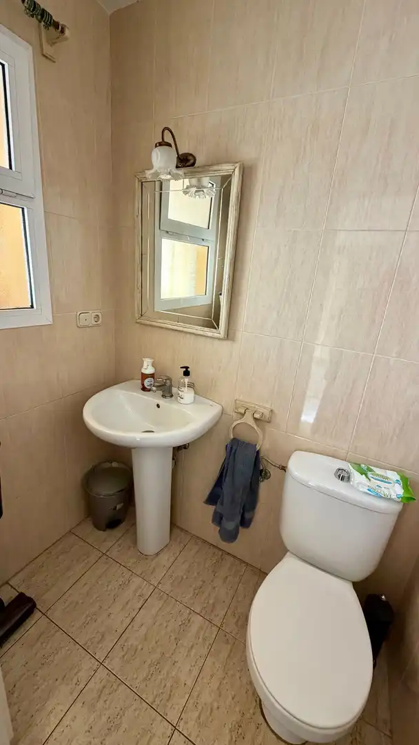 Badezimmer von Einfamilien-Reihenhaus zur Miete in Fuengirola mit Klimaanlage, Privatgarten und Terrasse