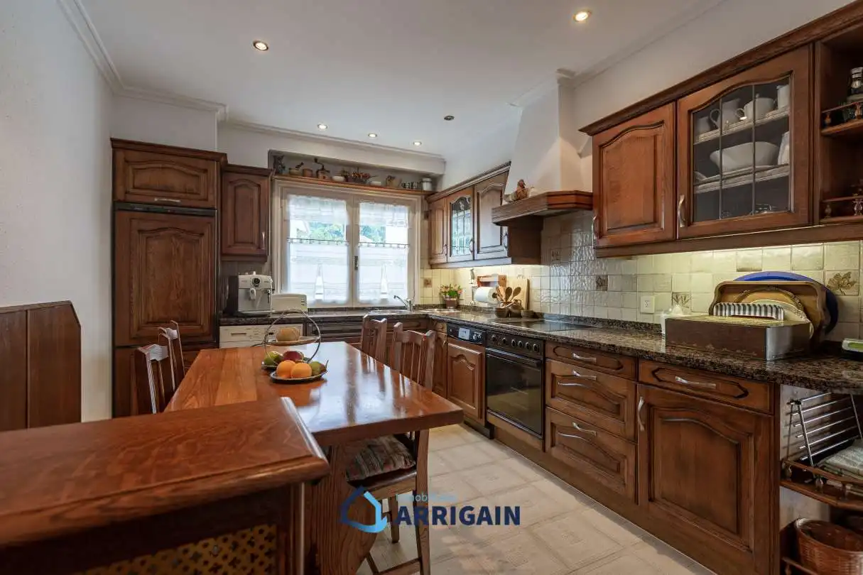 Cocina de Dúplex en venta en Donostia - San Sebastián  con Calefacción, Jardín privado y Terraza