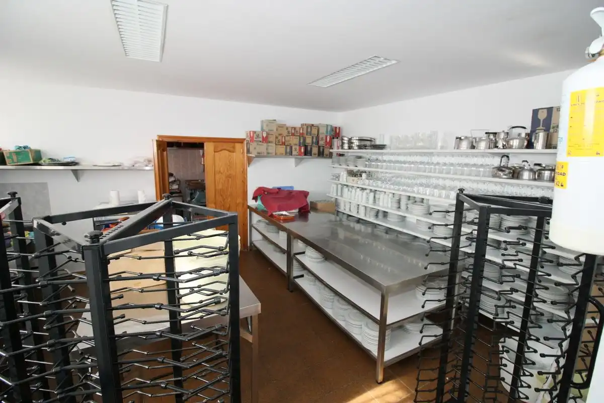 Cuina de Local en venda en Mombeltrán amb Aire condicionat