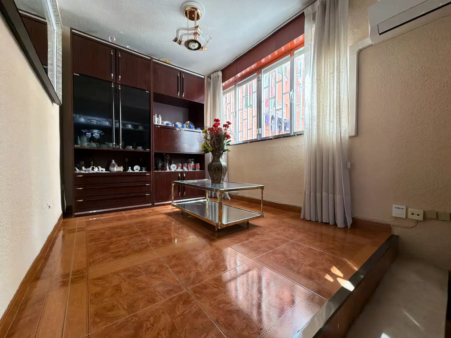 Living room of Flat for sale in Madrid  with Air Conditioner, Heating and Furnished
