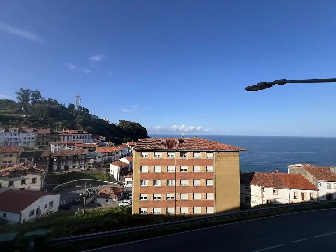 Vista exterior de Pis en venda en Colunga amb Terrassa
