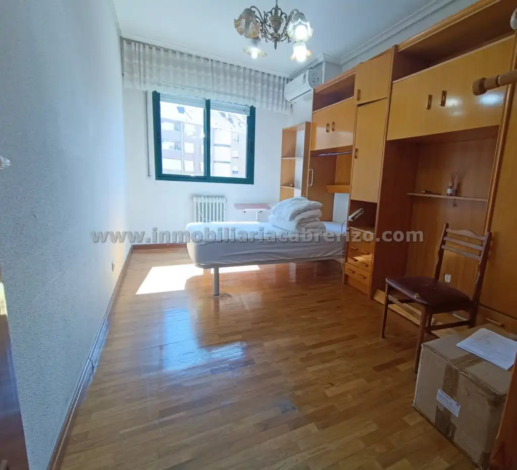 Schlafzimmer von Wohnungen zum Verkauf in  Logroño mit Klimaanlage, Heizung und Parkett