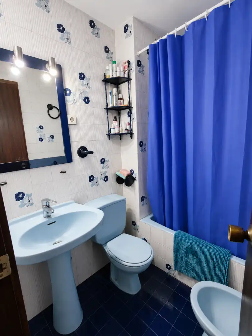 Bathroom of Flat for sale in Cornellà de Llobregat  with Air Conditioner, Heating and Balcony