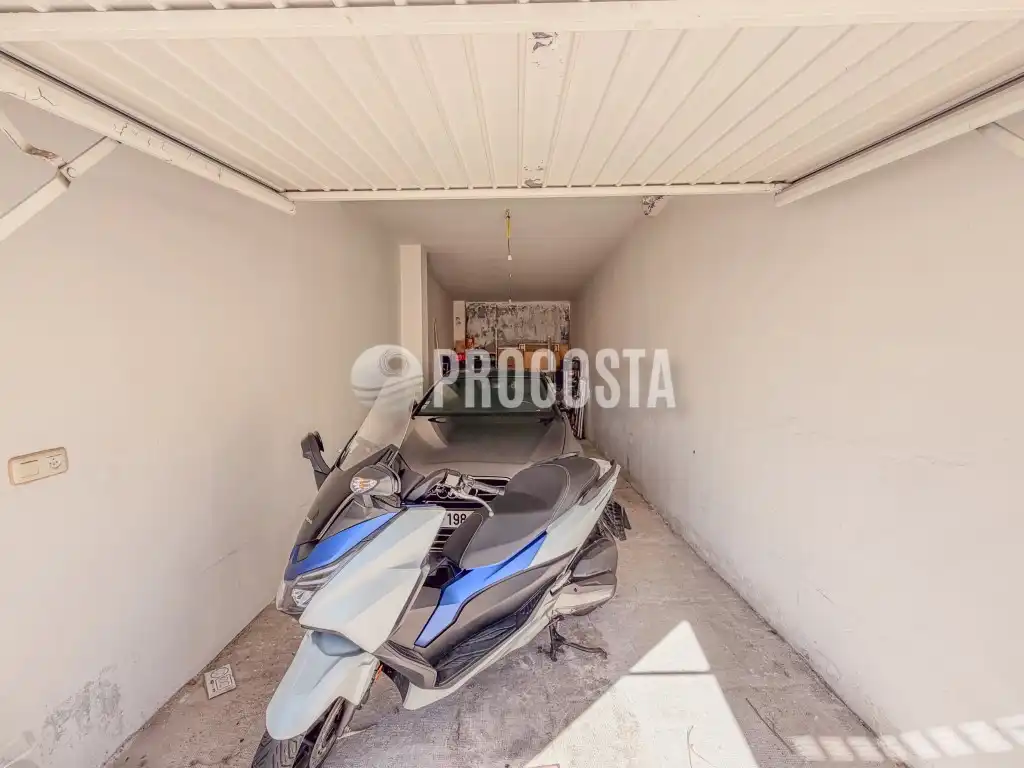 Parking de Piso en venta en Almuñécar con Terraza y Internet