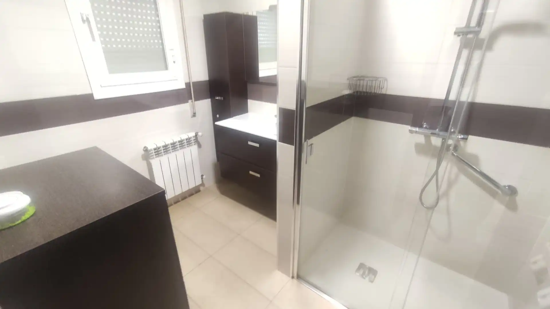 Bathroom of Flat for share in Ourense Capital   with Terrace, Furnished and Oven