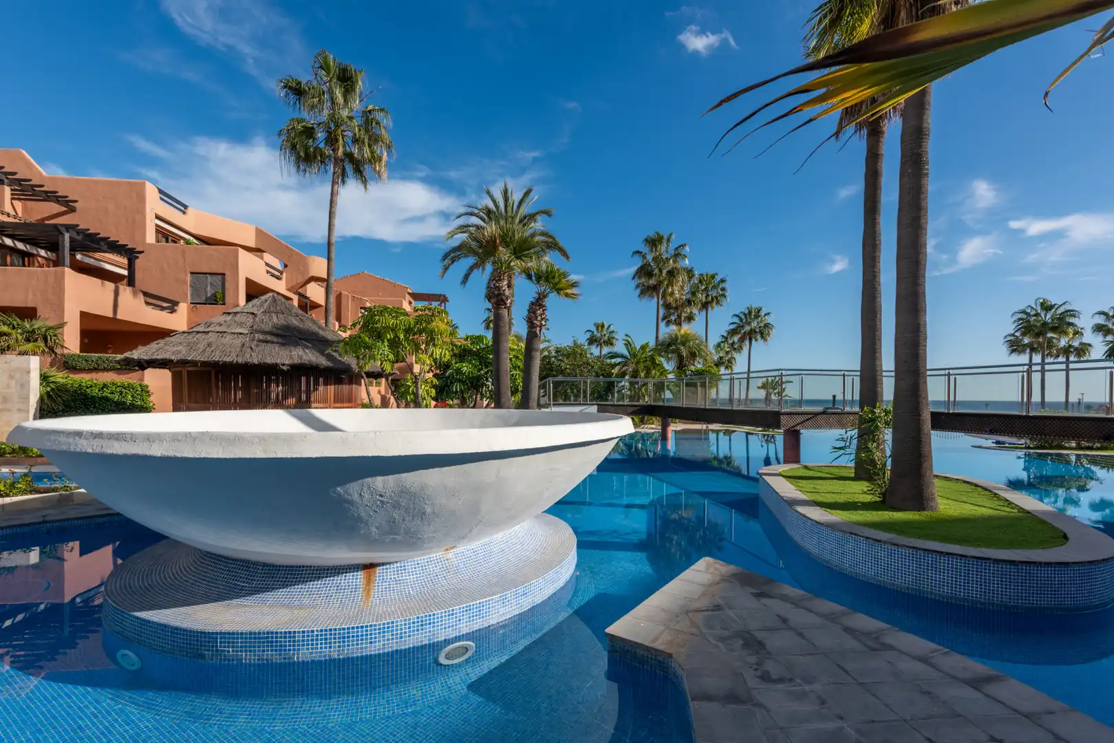 Piscina de Apartament en venda en Estepona amb Aire condicionat, Terrassa i Piscina