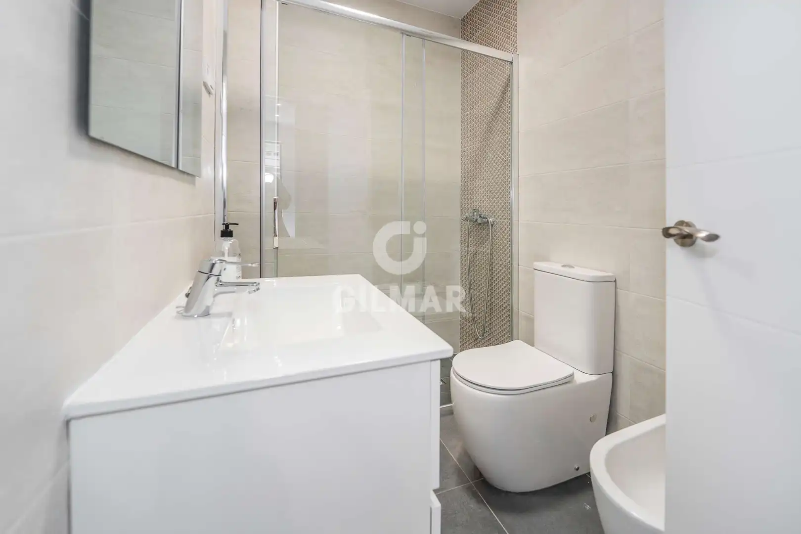 Bany de Apartament en venda en Madrid amb Calefacció