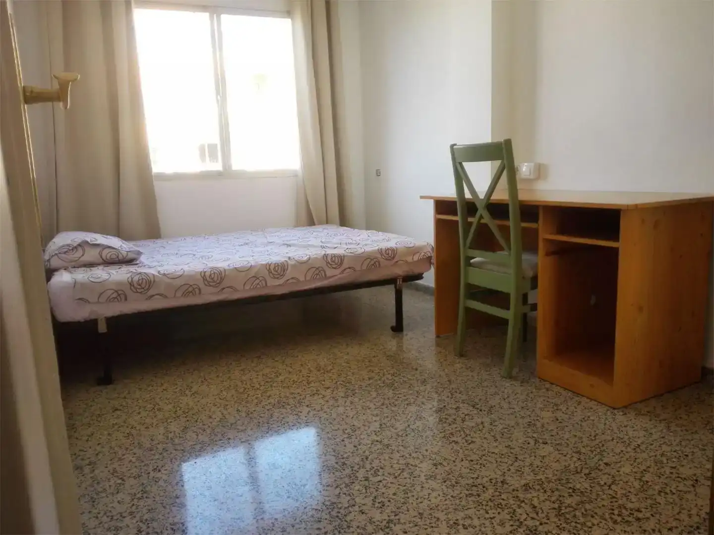Bedroom of Flat for rent in Llevant