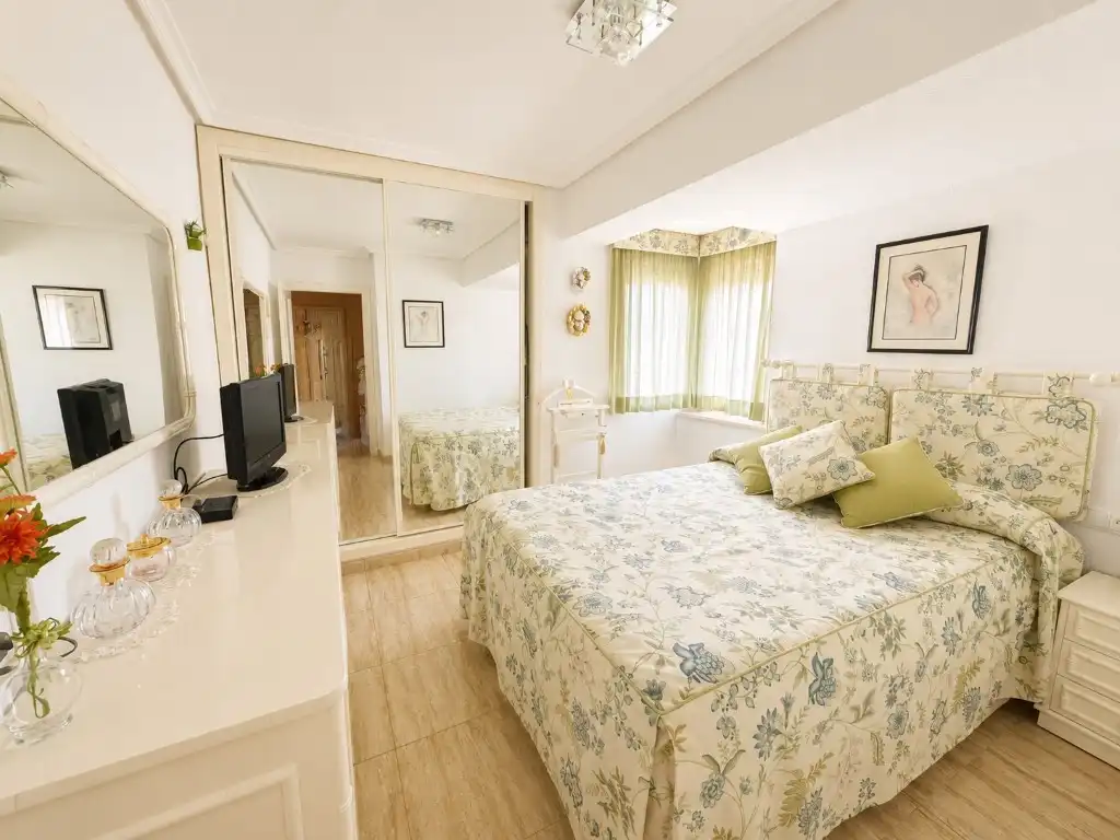 Schlafzimmer von Wohnung zum Verkauf in Benidorm mit Schwimmbad und Möbliert