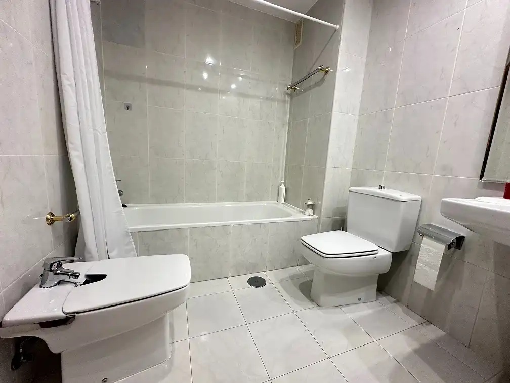 Baño de Casa o chalet en venta en Santiago de Compostela  con Calefacción, Jardín privado y Parquet