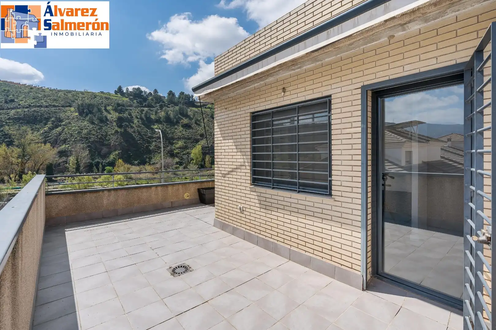 Terrasse von Einfamilien-Reihenhaus zum Verkauf in Granada mit Privatgarten und Balkon