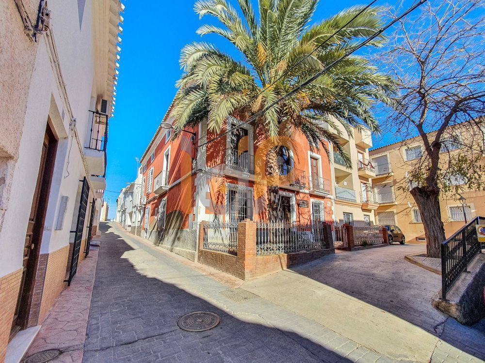 Vista exterior de Edifici en venda en Sorbas