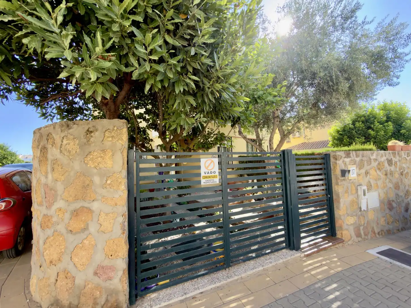 Vista exterior de Casa o xalet en venda en Tomares amb Aire condicionat, Calefacció i Terrassa
