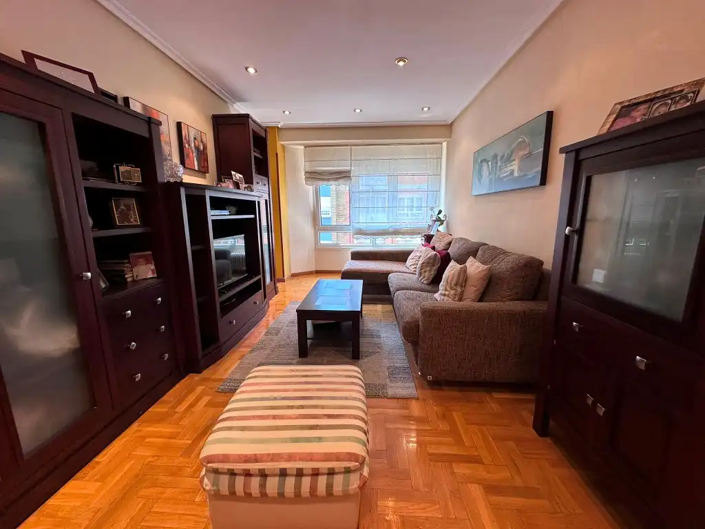 Sala de estar de Piso en venta en Gijón  con Calefacción, Parquet y Horno