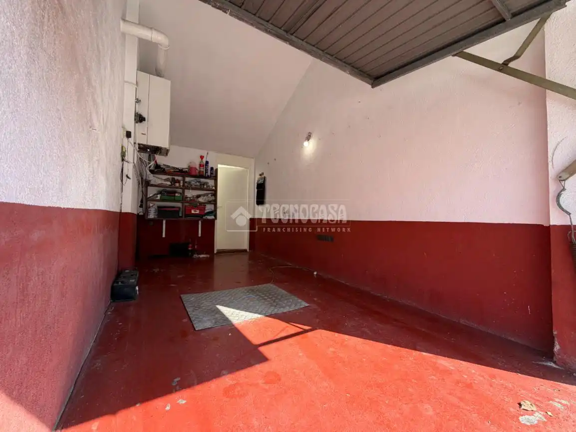 Casa adosada en venda en Velilla de San Antonio amb Aire condicionat, Calefacció i Jardí privat