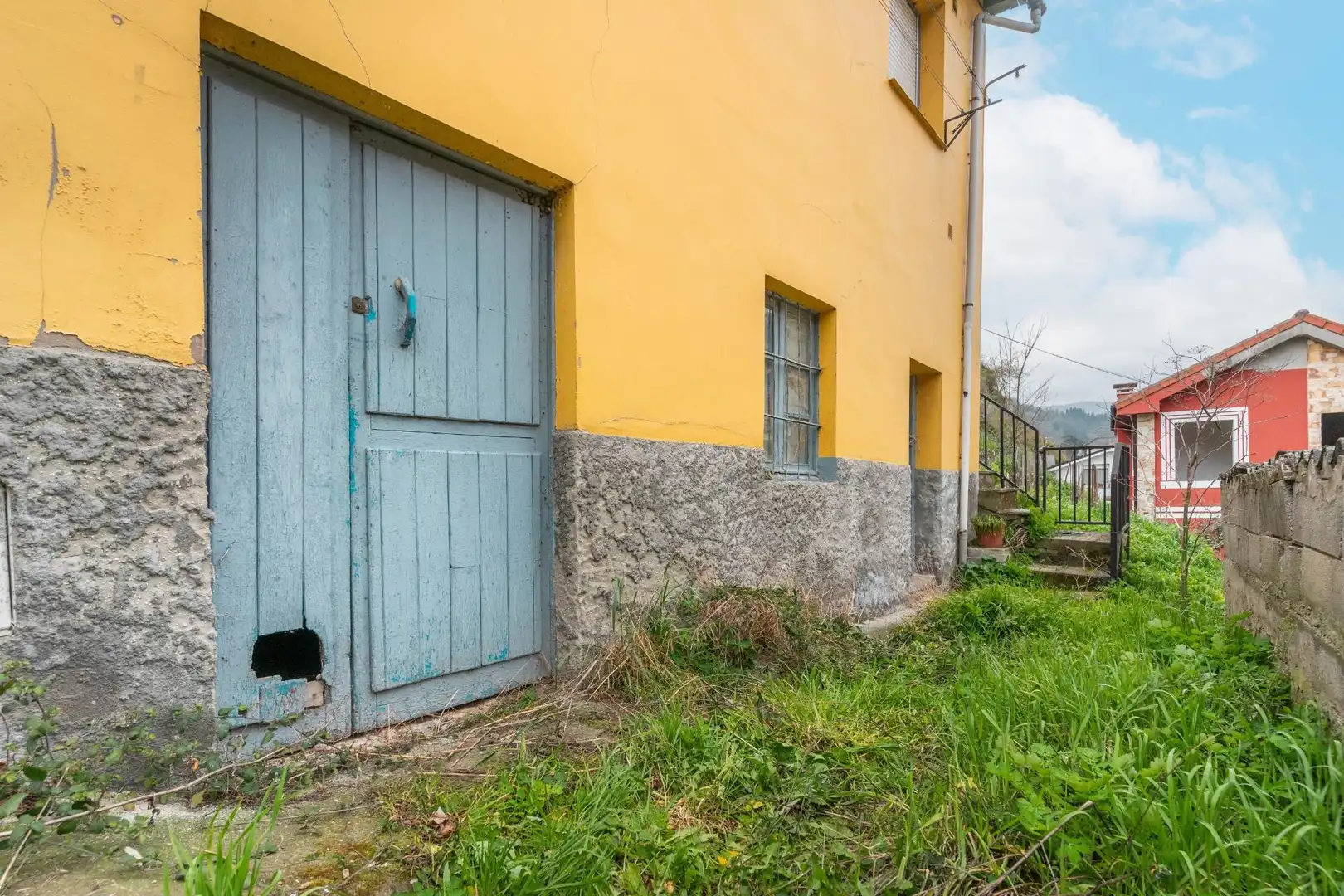 Vista exterior de Casa o xalet en venda en Cangas del Narcea amb Calefacció, Jardí privat i Terrassa