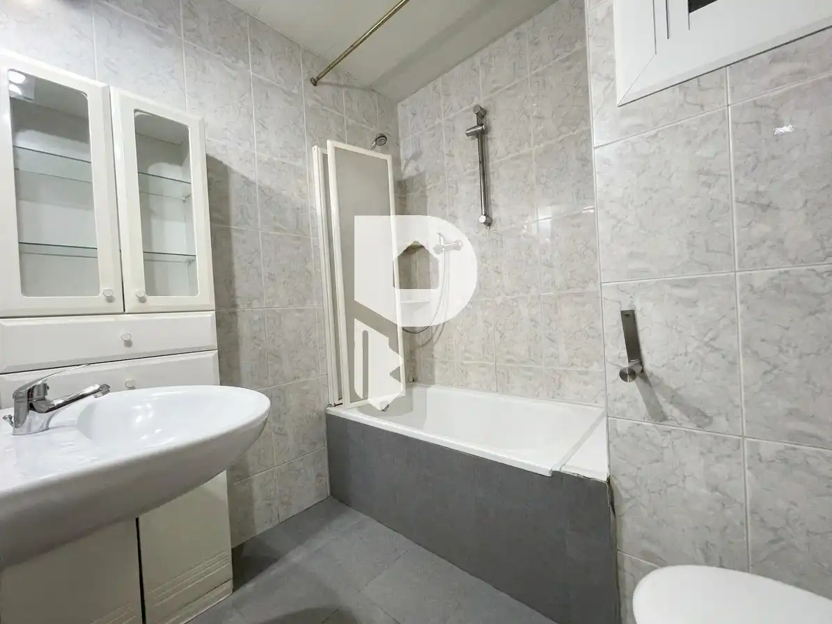 Bany de Apartament en venda en Sant Vicenç Dels Horts amb Calefacció i Internet