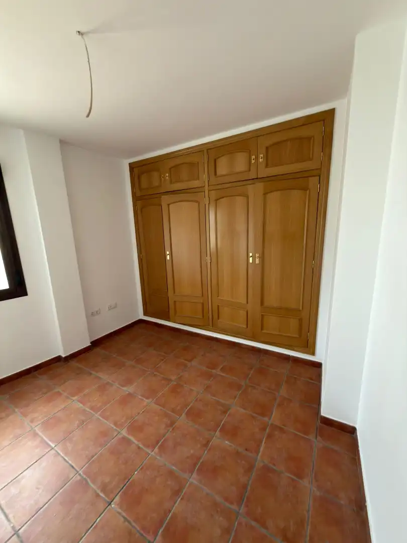 Habitación de Piso en venta en Alcaucín con Terraza, Horno y Piscina comunitaria