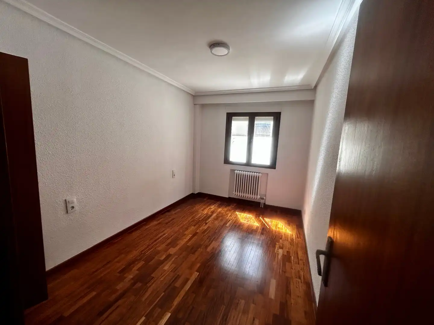 Habitación de Piso de alquiler en Ávila con Calefacción, Parquet y Horno
