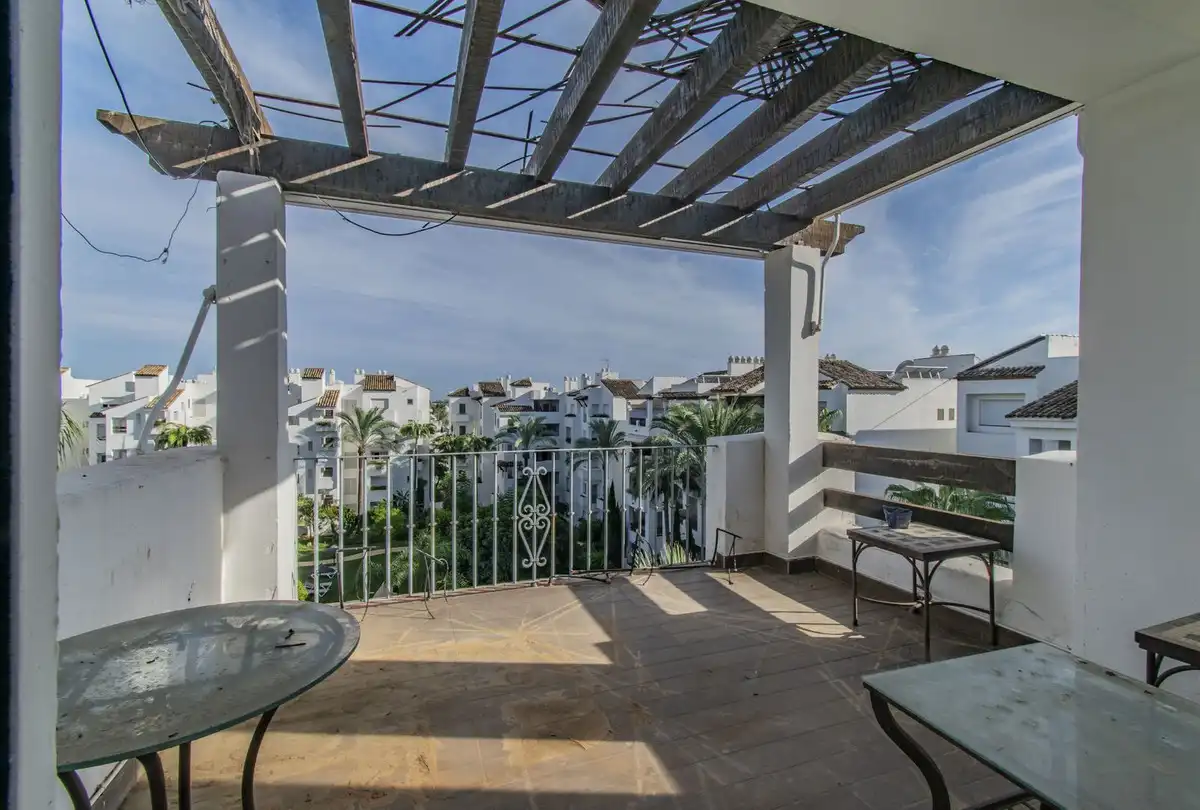 Terrasse von Dachboden zum Verkauf in Estepona mit Klimaanlage, Terrasse und Möbliert
