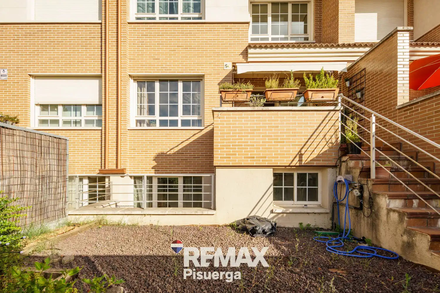 Vista exterior de Casa o xalet en venda en Valladolid amb Aire condicionat, Calefacció i Jardí privat