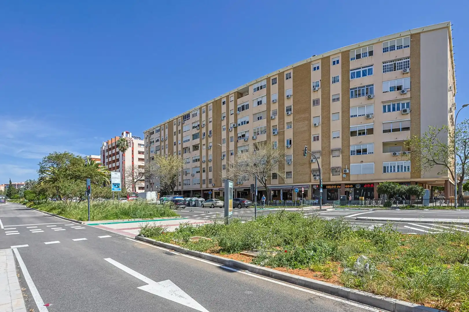 Vista exterior de Garatge en venda en Sevilla