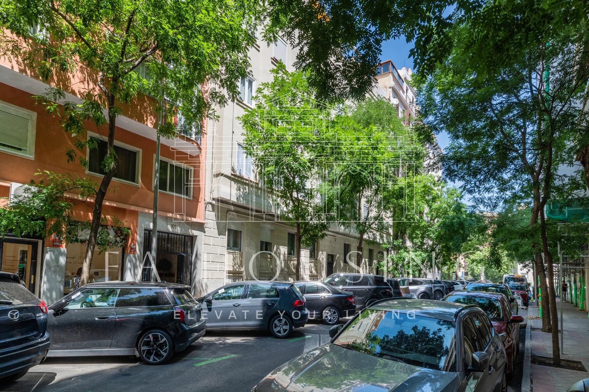 Vista exterior de Pis en venda en  Madrid Capital amb Calefacció, Terrassa i Traster