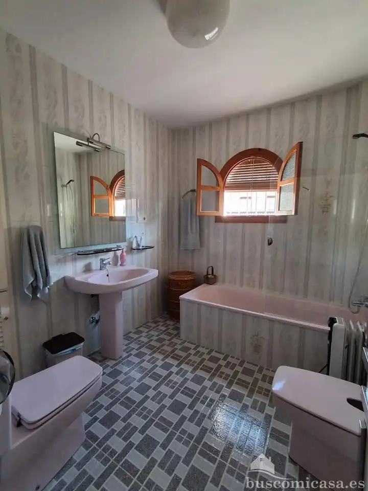 Bany de Casa o xalet en venda en Loja amb Aire condicionat, Jardí privat i Terrassa
