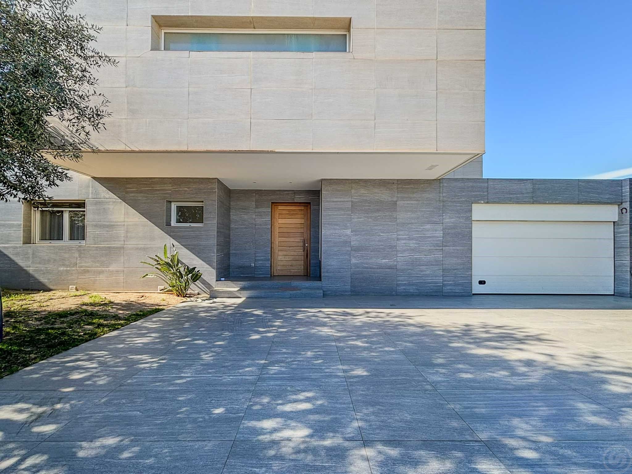 Vista exterior de Casa o xalet en venda en Empuriabrava amb Aire condicionat, Calefacció i Terrassa