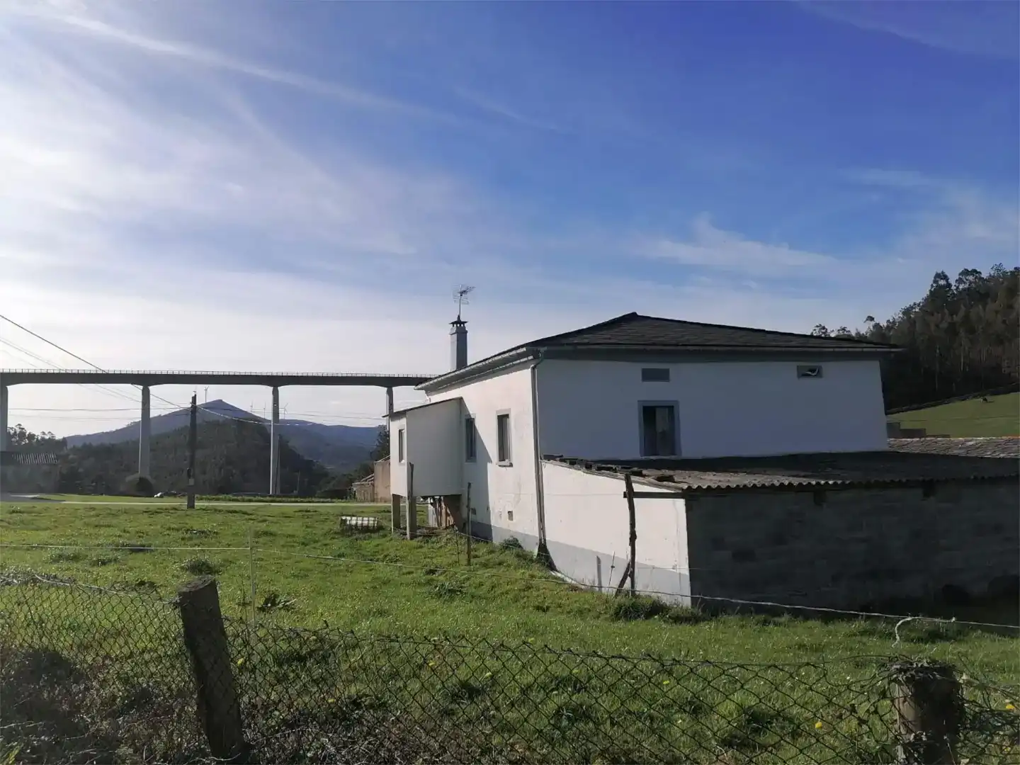Vista exterior de Finca rústica en venda en Mondoñedo amb Jardí privat, Traster i Moblat