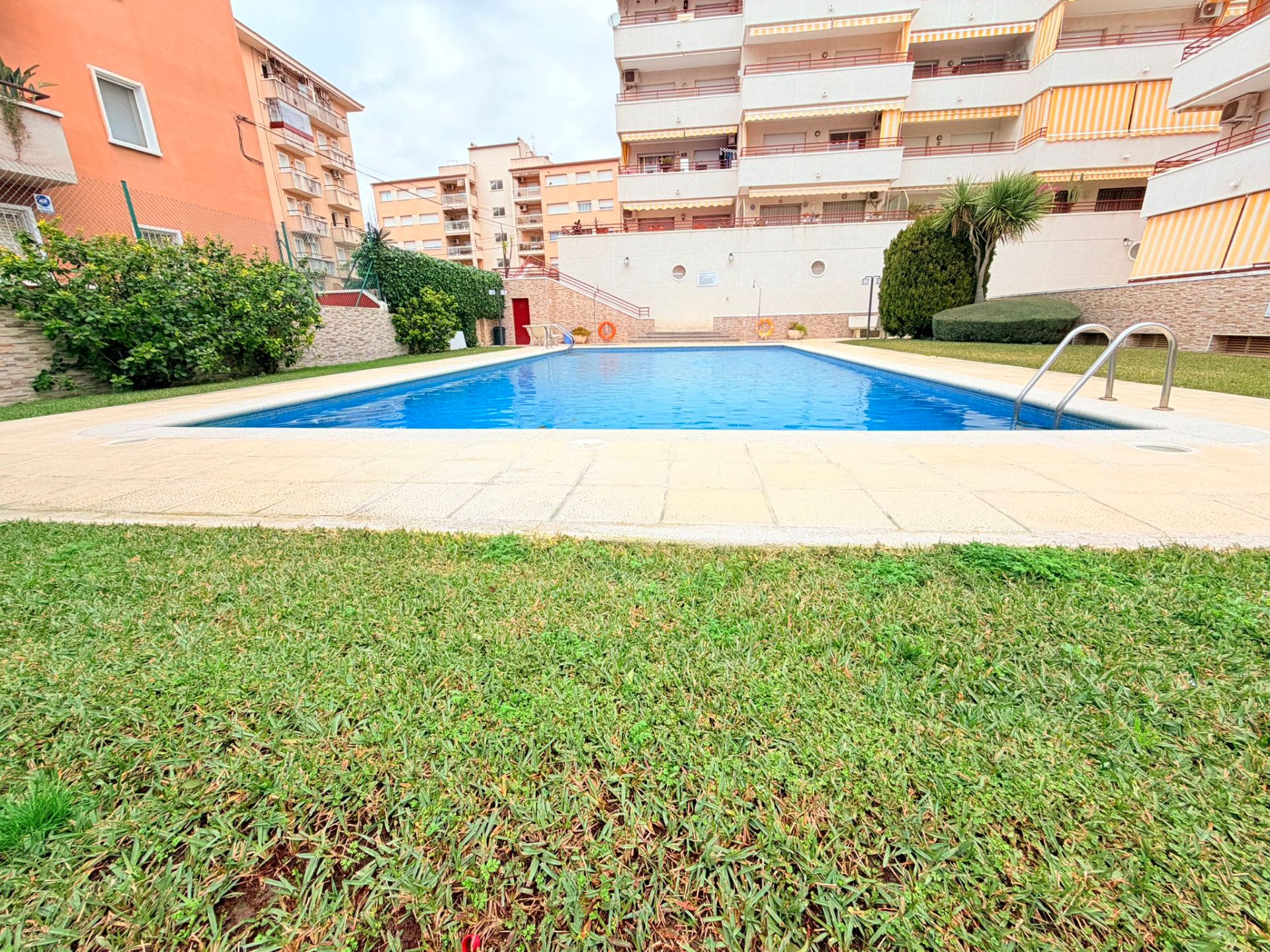 Piscina de Apartament en venda en Cunit amb Aire condicionat, Jardí privat i Terrassa