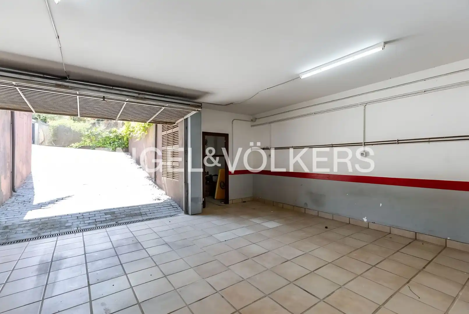 Aparcament de Casa o xalet en venda en Sant Fost de Campsentelles amb Calefacció, Jardí privat i Parquet