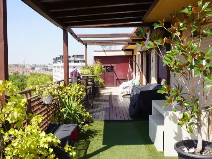Terraza de Ático de alquiler en  Madrid Capital con Aire acondicionado y Piscina