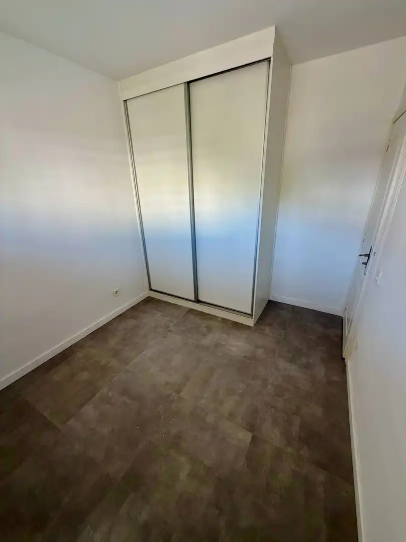 Bedroom of Flat for sale in Fuengirola  with Air Conditioner, Heating and Community pool