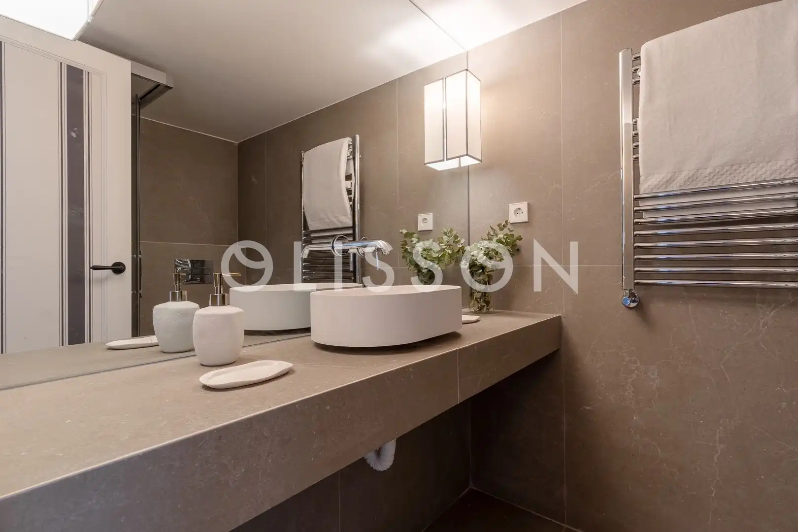 Bathroom of Flat for sale in Madrid  with Air Conditioner, Heating and Storage room