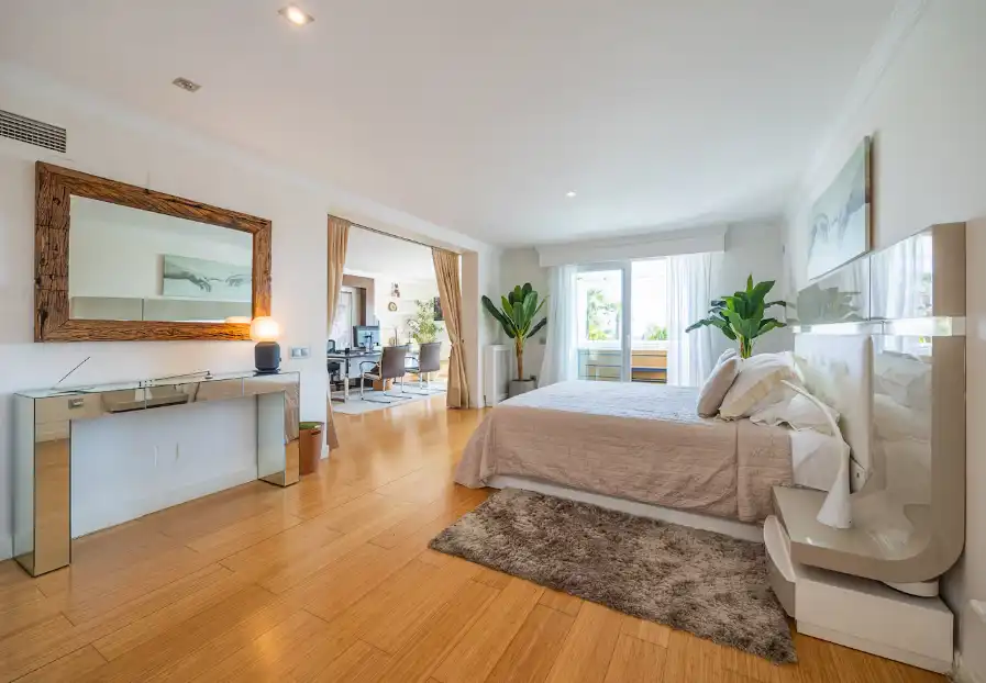 Dormitori de Casa o xalet de lloguer en Marbella amb Aire condicionat, Jardí privat i Terrassa