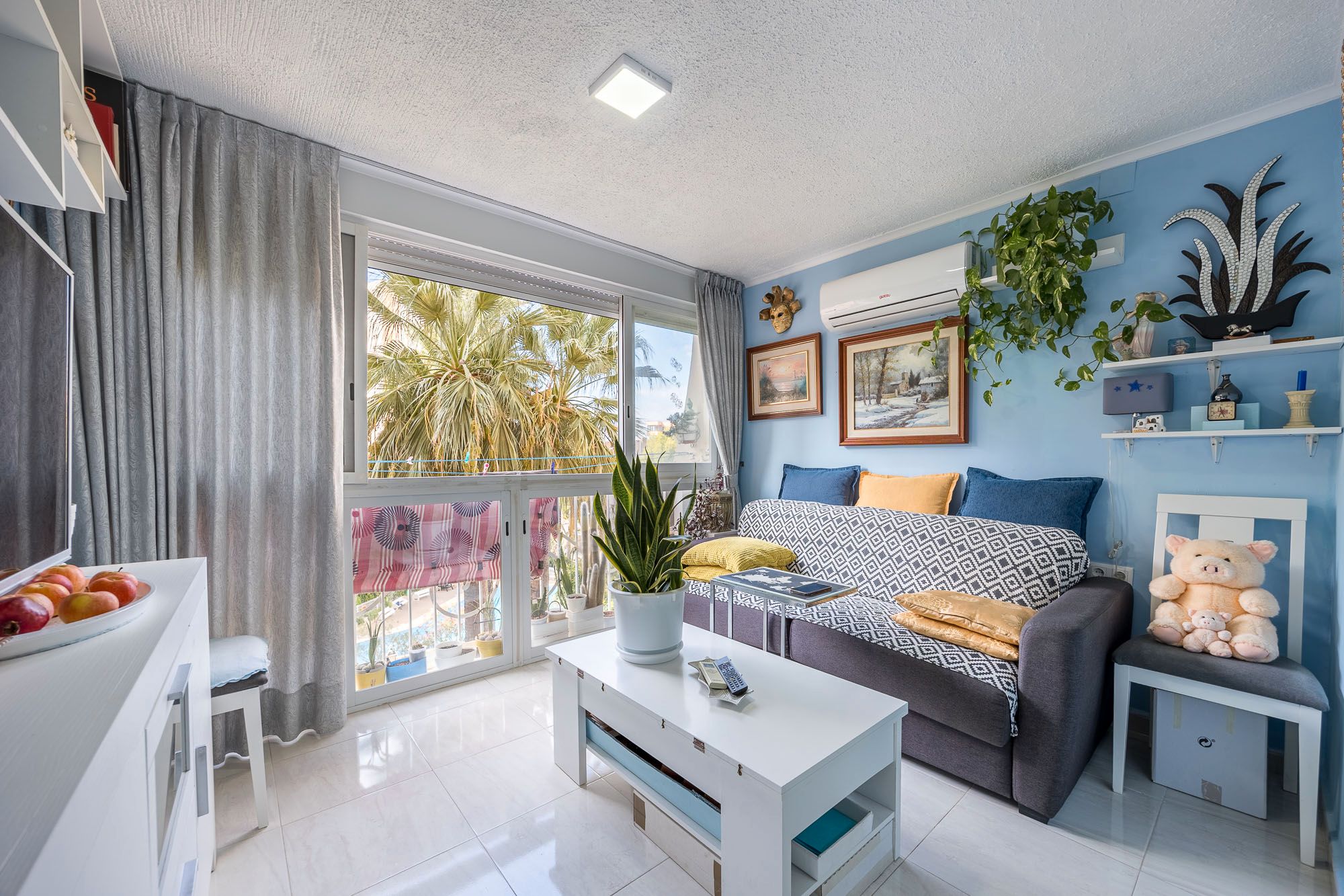 Sala d'estar de Apartament en venda en Benidorm amb Piscina, Moblat i Piscina comunitària