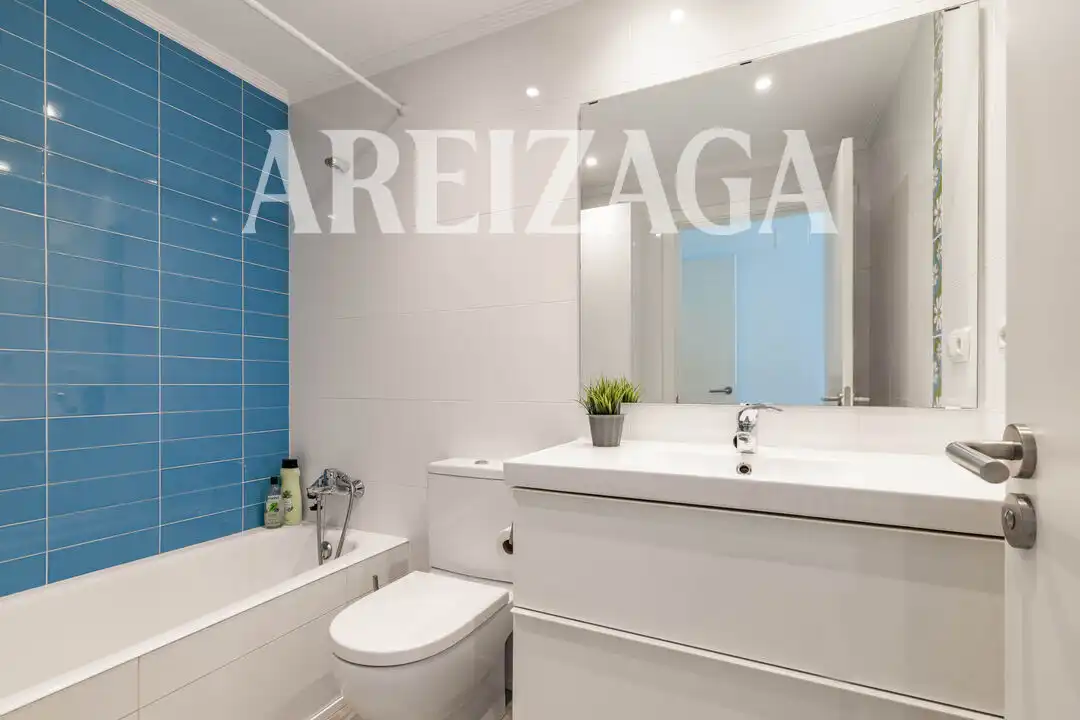 Baño de Piso en venta en Donostia - San Sebastián  con Aire acondicionado, Calefacción y Terraza